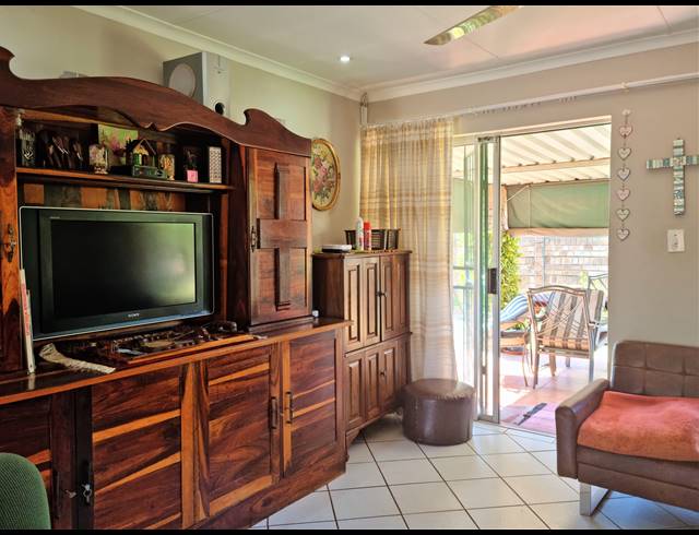 2 BEDROOM TOWNHOUSE FOR SALE IN ELARDUSPARK